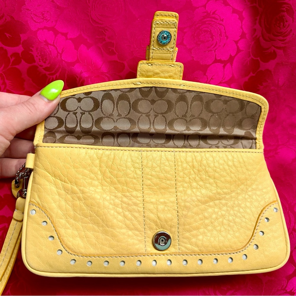 Vintage Y2K Coach Yellow Pebbled Leather Flap Buckle Wallet/Wristlet - Picture 4 of 6